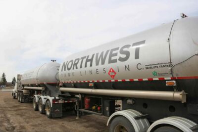 Liquid bulk transportation tanker trailers parked at a logistics yard, illustrating specialized transport equipment used for the safe and efficient delivery of liquid products across commercial and industrial sectors.